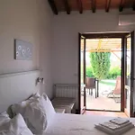 Agrialbergo La Sugherella فندق