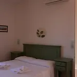 Agrialbergo La Sugherella فندق