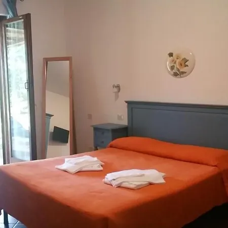 بيت ضيافة Agrialbergo La Sugherella