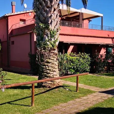 Agrialbergo La Sugherella בית הארחה קפאלביו