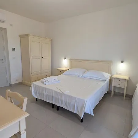 Agrialbergo La Sugherella 3* קפאלביו