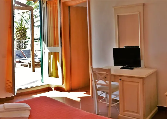 Agrialbergo La Sugherella 3*